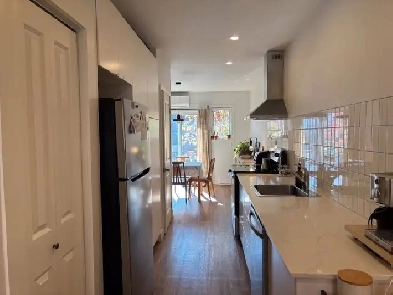 Appartement 2 chambres 2 SDB avec cour Image# 1