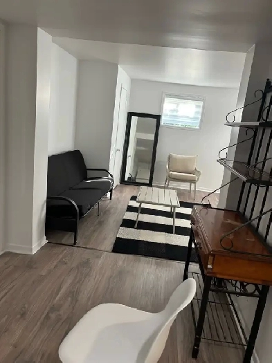 Bachelor à louer à Vimont Laval Image# 2