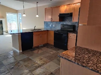 Spectacular Tuscany NW Homes for Rent! Image# 1