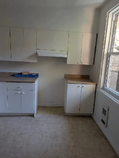 3 1/2 rez-de-chaussée libre maintenant Image# 1