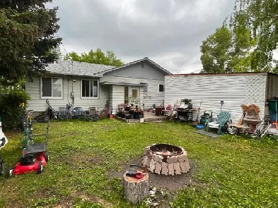 University c-train Brentwood mall close downtown one bedroom Image# 1