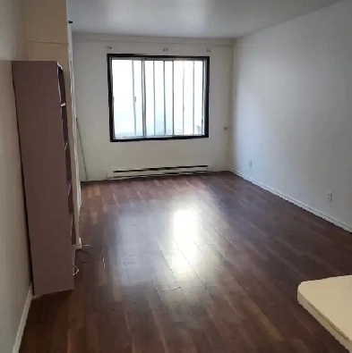 Spacious studio near Concordia University! Image# 1