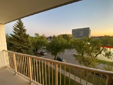 Large North Kildonan Two Bedroom Apartment available Dec 1 Image# 1