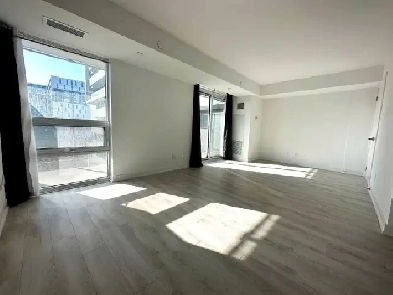 North York  Studio Unit W/Locker Image# 1