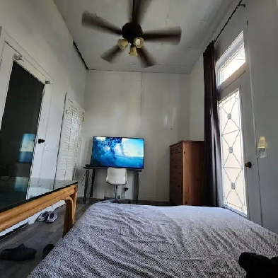 Sheppard West Subway near Dental college upper room for girl pvt Image# 1