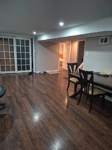 LARGE  furnished room in Greenbank for long term Rent Image# 1