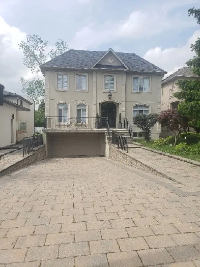 LUXURY   !  BEDROOM  WALK OUT APARTMENT IN RICHMOND HILL Image# 1