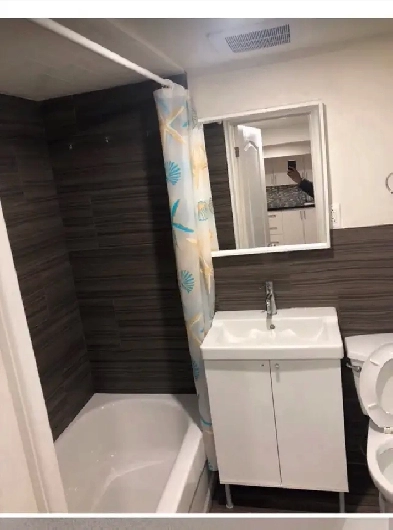 Private Room (Bellamy and Eglinton) Image# 1