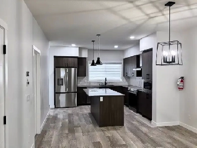 3-Bed   Den   Parking/Laundry/Yard Incl (Legacy Glen Court SE) Image# 1