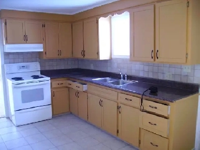 3 Bedroom Up and down duplex!Heat/Lights included! Image# 1