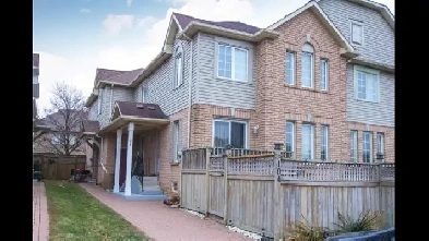 3-bedroom townhouse available from Dec.1 Image# 1