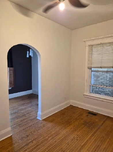 Large 1 bedroom apartment - 1 block from St.Joe's hospital! Image# 1