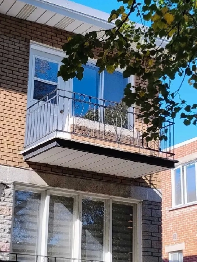 Bright, Upper Corner 3 1/2 in Ahunstic Image# 1