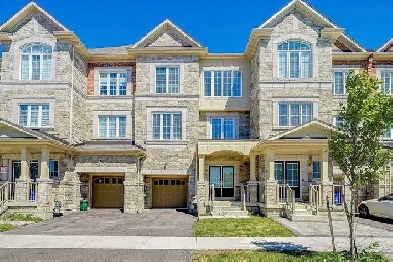 Luxury 4-Bed Townhouse for Sale in Richmond Hill! Image# 10