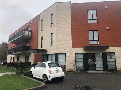 À louer 41/2 deux salles de bain  1 mois 1/2 gratuits à Roxboro Image# 1