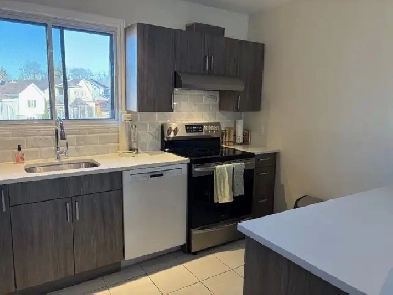 Very Large renovated 4 1/2 Beautiful West Island Image# 1