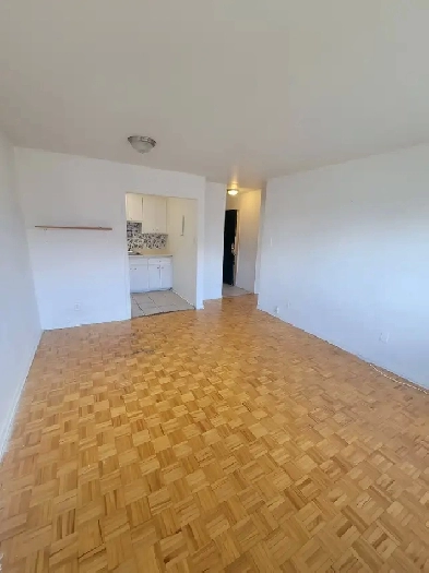 Dorval – For Rent, One Bedroom / 3.5  – Une chambre à louer Image# 1