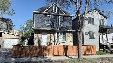 BEAUTIFUL REMODELLED HOME IN POLO PARK AREA Image# 1