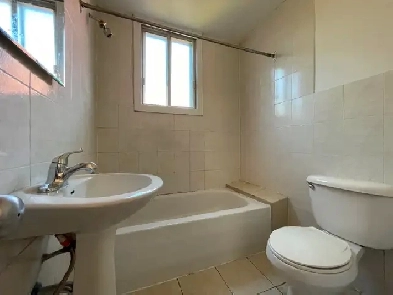 4 1/2 deux grande chambres vacant metro plamondon inclut chauffa Image# 1