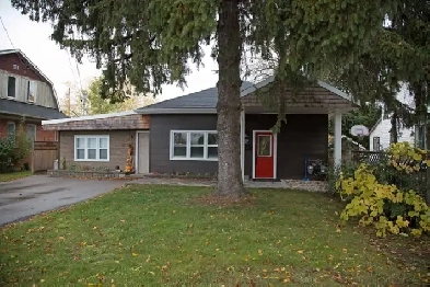 Collingwood Downtown 2 bed 1 den 2 bath Image# 1