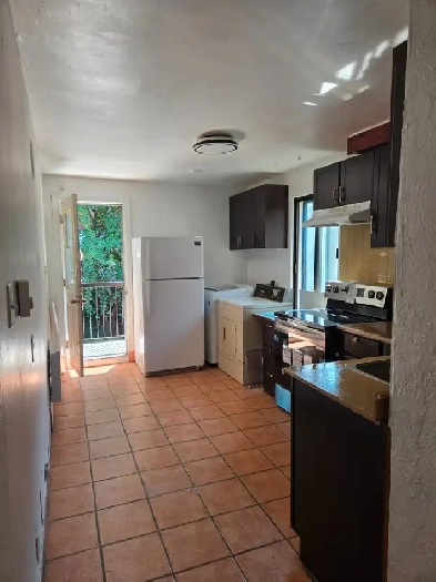 GRAND 5 ET DEMI A LOUER Image# 1