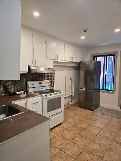 Grand 4 1/2  a louer Image# 1