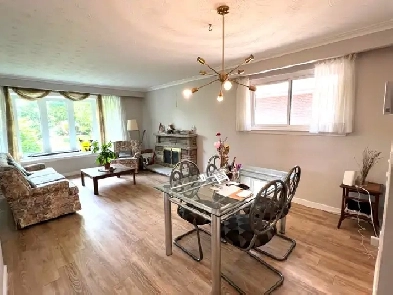 URGENT- SCARBORO McCOWAN ELLESMERE 2 MAIN FL ROOMS PATIO PARKING Image# 1