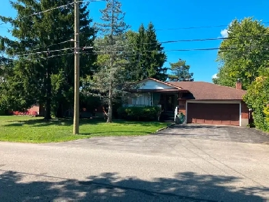 All brick large bungalow for sale in Fort Erie Image# 2