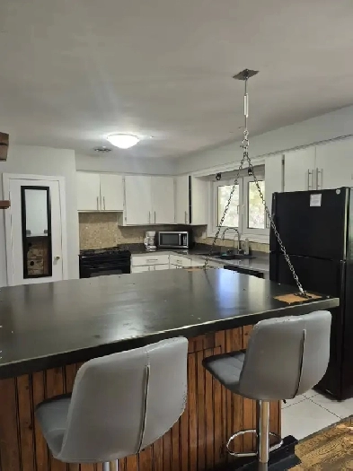 UTILITIES INCLUDED - large 3 bedroom apartment for rent Waterloo Image# 1