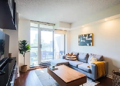 bright and stylish 1BR   1BA condo Image# 1