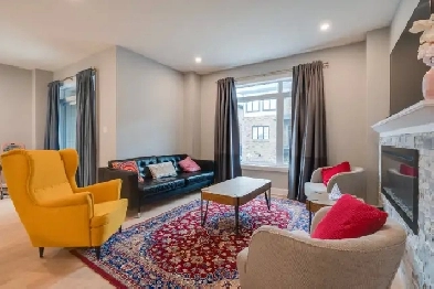 Welcome to this modern 3-bedroom   Den w/4 Washrooms Townhouse! Image# 1