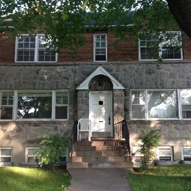 BELLES CH. DANS BELLE MAISON BIEN SITUÉE FACE PARC PRÈS UDEM/HEC Image# 1