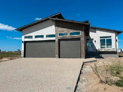 Pilot Butte- new bungalow, 3 car garage, 3 bed, 2 bath Image# 5