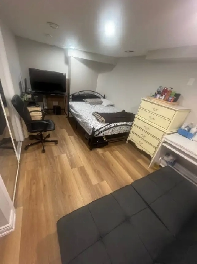 1 big room available in 3 bedroom 1 bathroom basement in Ajax Image# 1