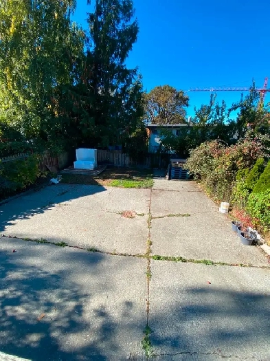 3 Beds / 1.5 bath Half duplex - Great location ! Image# 4