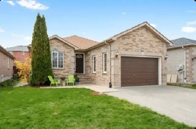 Beautiful 3 2 Bed 3 bath House in a quiet east end of Barrie Image# 1