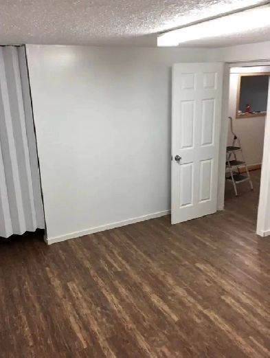 1200 sf Bright 2-Bedroom Basement Suite – Great Location & Affor Image# 1