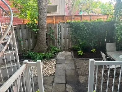 4 1/2 métro St-Henri:2 chambres fermées,5 électros,internet,cour Image# 1