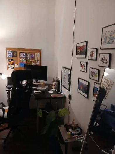 Bright and spacious 2 bedroom apartment - Bathurst & Bloor Image# 1