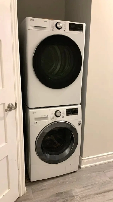 One Bedroom Apartment Downtown Toronto - Parking Included Image# 1