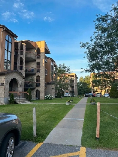 3 1/2, McNamara, stationament, près du métro Montmorency Image# 1