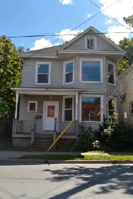 Affordable May student apt on 2 floors, deck & yard Image# 1