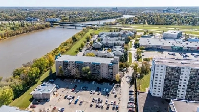 Top Floor 2 Bedroom Condo in Fort Garry! Image# 2