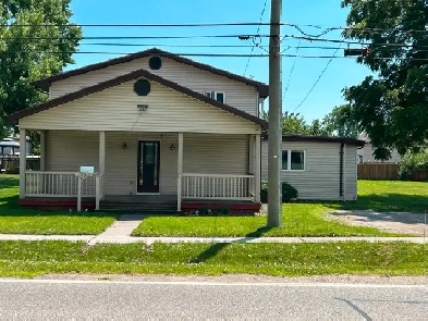 5 bedroom, 2 1/2 bath House in Lasalle $2800 Image# 1