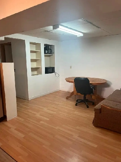 3 basement bedroom for rent in Beddington Image# 1