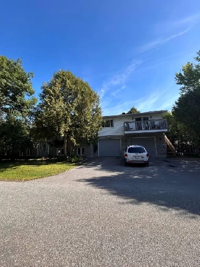 MAINTENANT - BEAU LOGEMENT SPACIEUX DE 2 CC PRÈS DE LA RIVIÈRE Image# 1