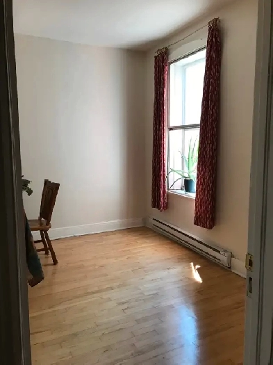 Room for rent in the heart of Verdun – for November 10th Image# 1