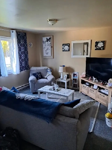 2 bedroom house in Victoria available for rent November 1st Image# 1