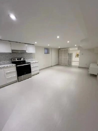 $1600 Util Incl Newly Renovated Basement  Bachelor/Studio. Image# 1