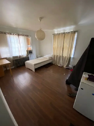 SINGLE BEDROOM FOR RENT IN SHARED APARTMENTS AT LAKESHORE BLVD W Image# 1